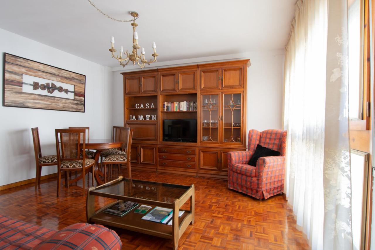 La Martina, Parking Incluido Apartment Jaca Exterior photo